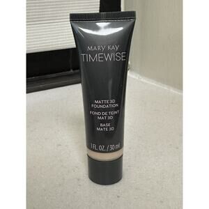 MARY KAY TimeWise Matte 3D Foundation Ivory N 160 makeup